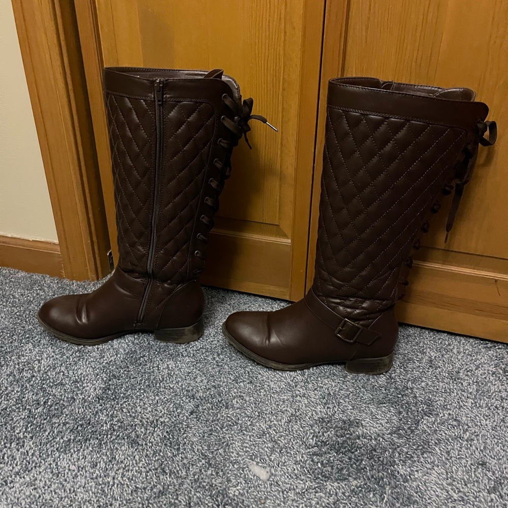 Brown quilted boot